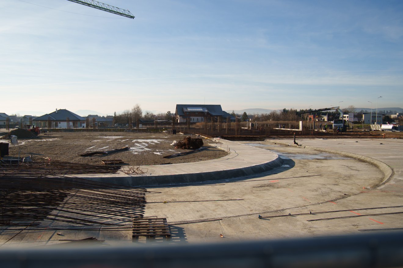 Az elmúlt héten mintegy ezer köbméter, holnap pedig további hatszáz köbméter betont öntenek le &bullet;  Fotó: Tuchiluș Alex