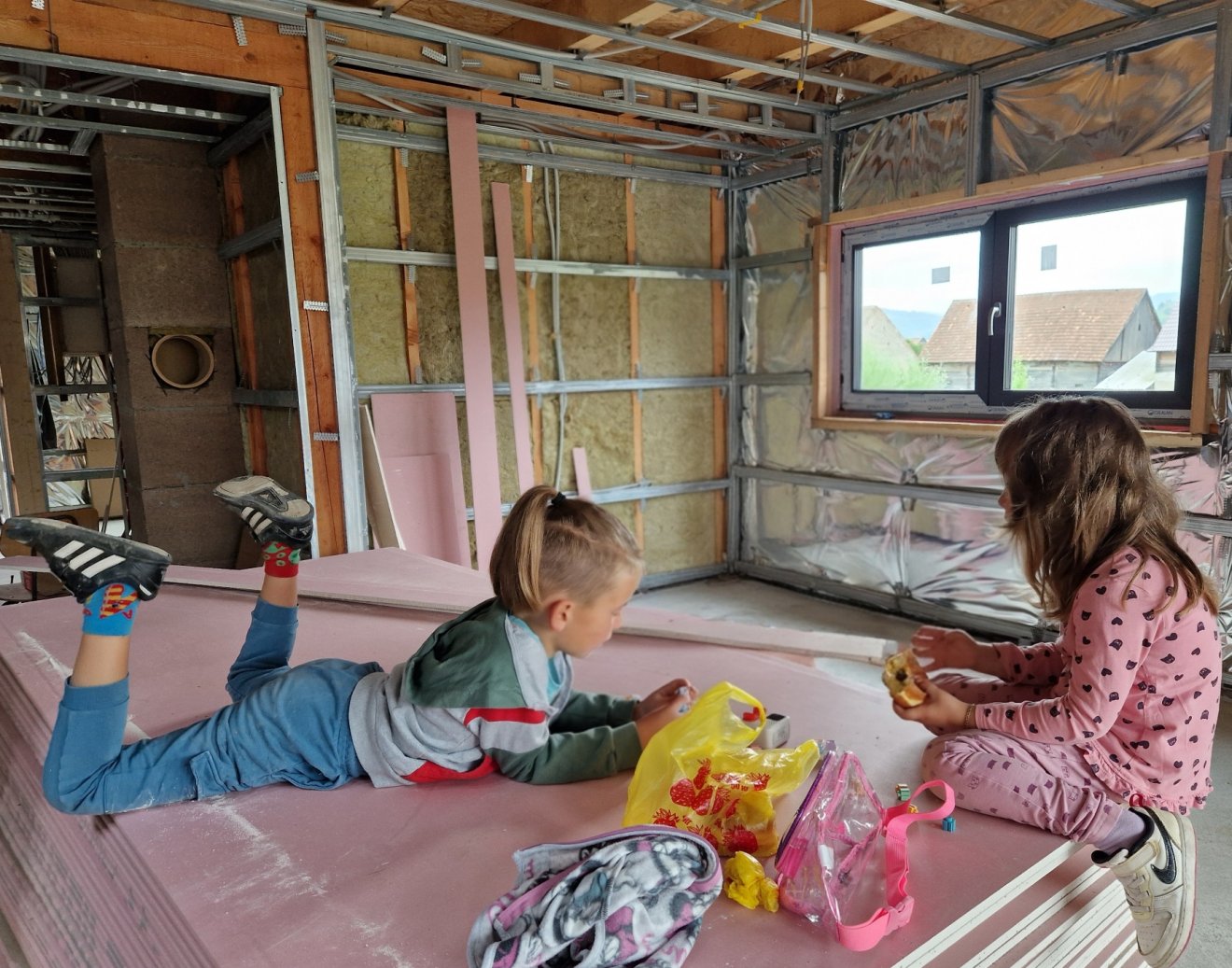 Végig együtt volt a család, amíg az új ház megépült •  Fotó: Kádár Beáta