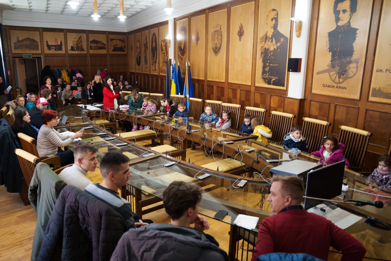 A maksai óvódások testületileg megjelentek a díjátadón &bullet;  Fotó: Tuchiluș Alex