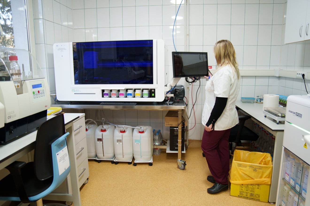 A laboratóriumban fejlett diagnosztikai technikákat vezettek be &bullet;  Fotó: Tuchiluș Alex