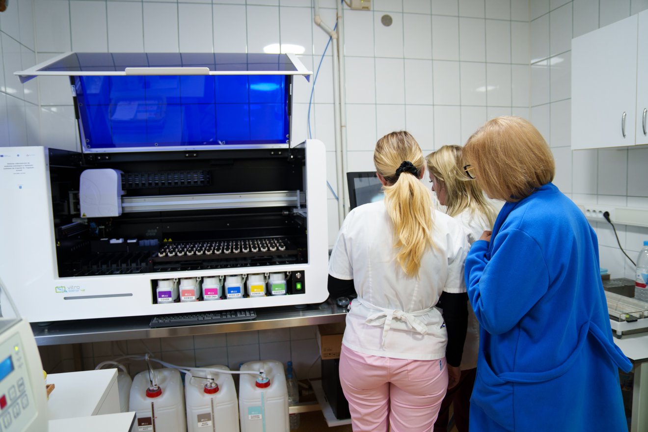 Korszerűsítették és új berendezésekkel látták el a kórház patológiai laboratóriumát • Fotó: Tuchiluș Alex