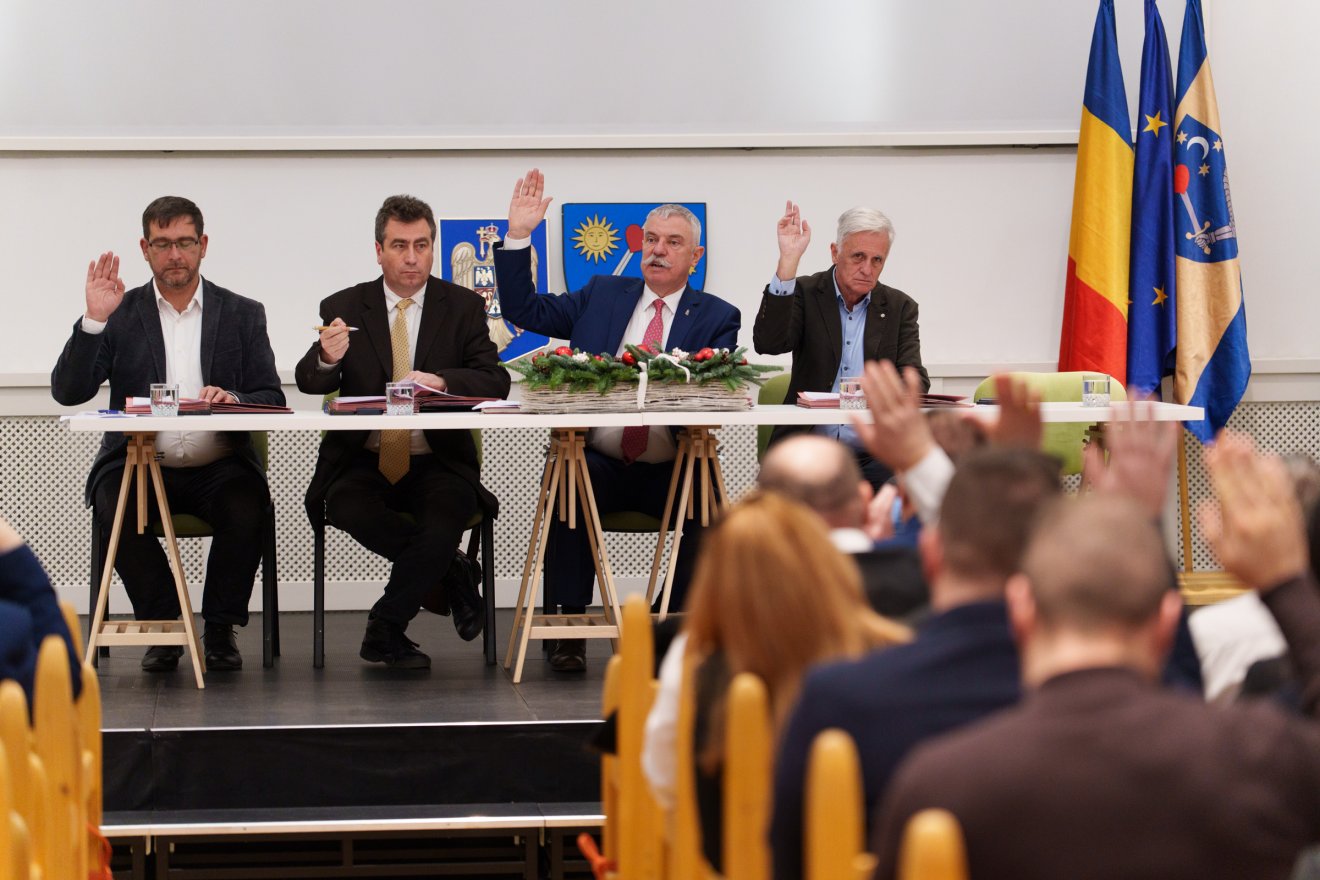 Költségvetés-kiigazításról és a megyei közintézmények által alkalmazott illetékekről és díjakról döntöttek &bullet;  Fotó: Tuchiluș Alex