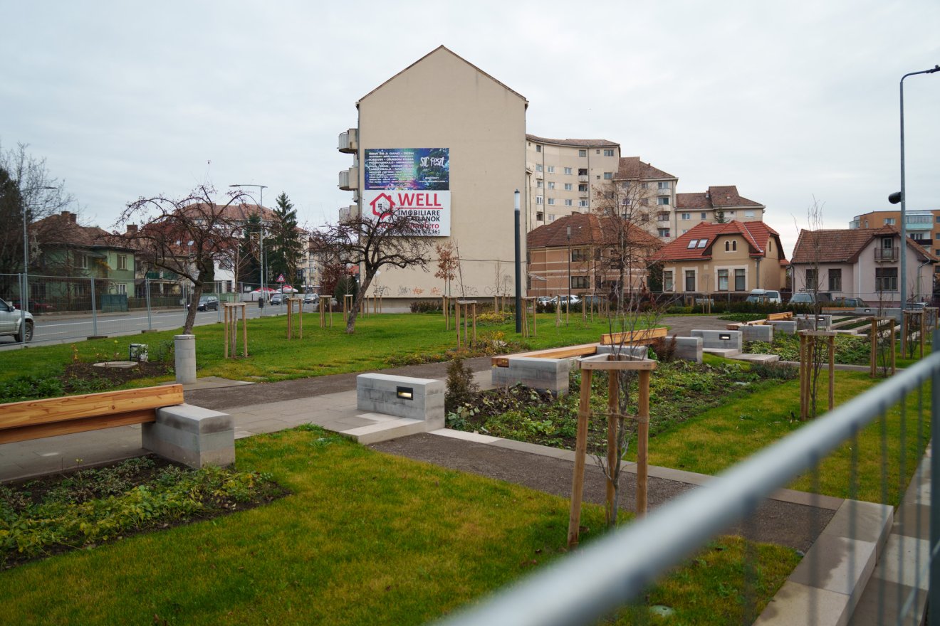 Igy néz ki az új Petőfi-park, már csak a költő szobra hiányzik belőle &bullet;  Fotó: Tuchiluș Alex