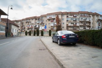 Üzletvezető sem foglalhat el önkényesen járdát, parkolót