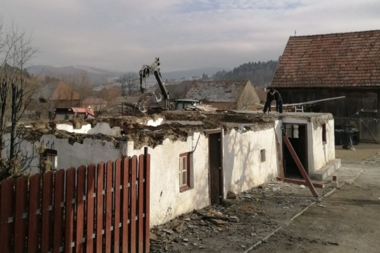 Egyetlen szikra pusztította el, ezernyi segítő kéz építi újjá a kászonújfalusi család otthonát