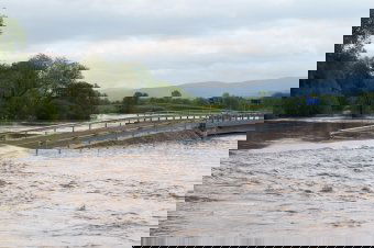 Elsőfokú árvízriasztást adtak ki Hargita és Kovászna megyére is