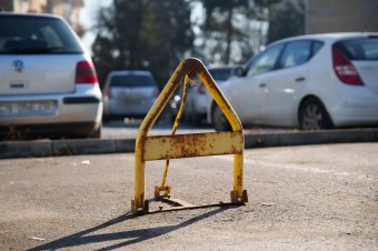 Parkolóhelyeket árvereznek Kézdivásárhelyen