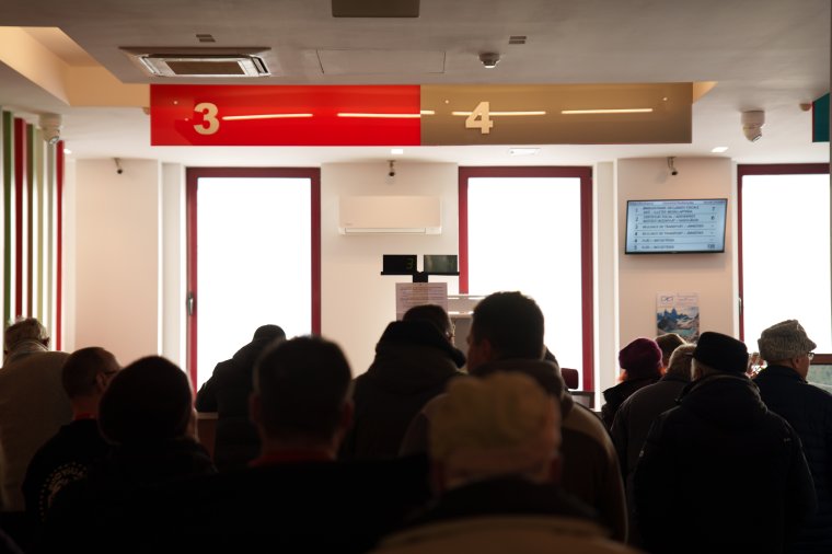 Nem teketóriáznak a háromszéki adófizetők, sorban állnak a pénztáraknál