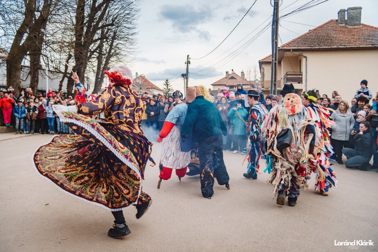 Tovább őrzik a farsangtemetés hagyományát az erdővidéki, barcasági magyar közösségek • Fotó: Klárik Loránd Photorapher/Facebook