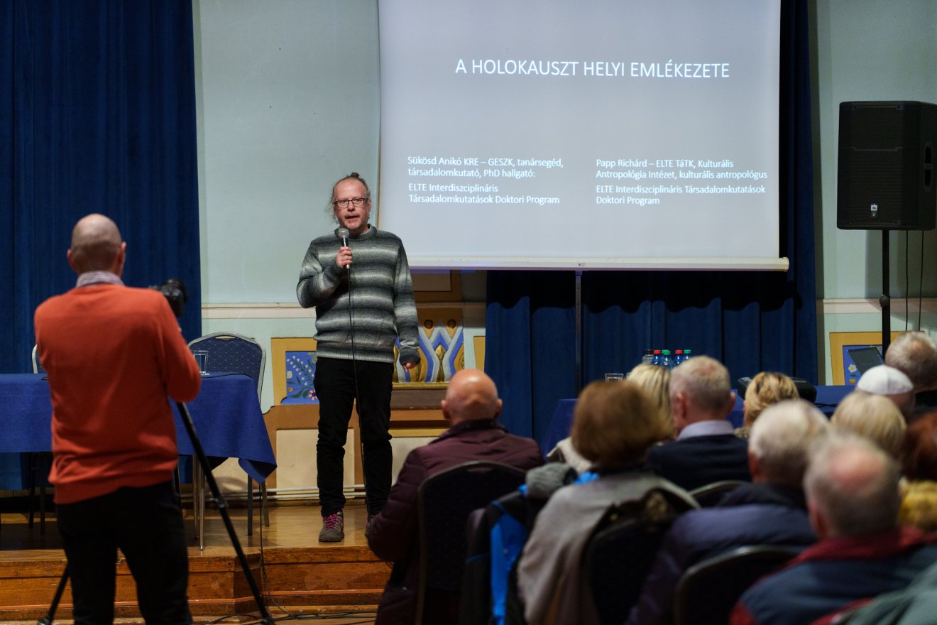 Papp Richárd kulturális antopológus a holokauszt és a zsidóság emlékezetére vonatkozó többéves kutatását idén Erdélyre is kiterjesztette. Még visszatér. &bullet;  Fotó: Tuchiluș Alex