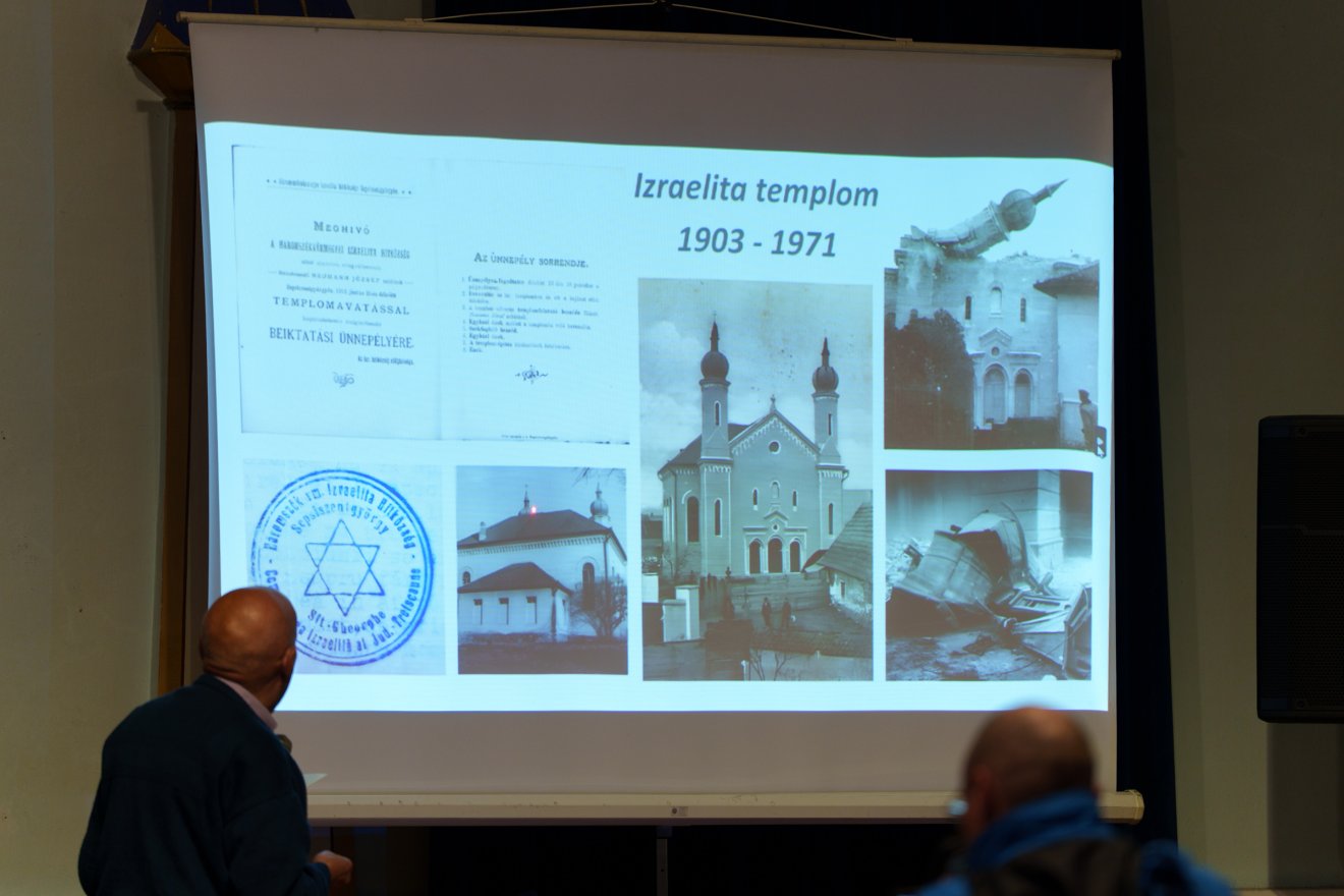 József Álmos a sepsiszentgyörgyi zsidókról fellelhető, viszonylag kevés dokumentumot mutatta be &bullet;  Fotó: Tuchiluș Alex