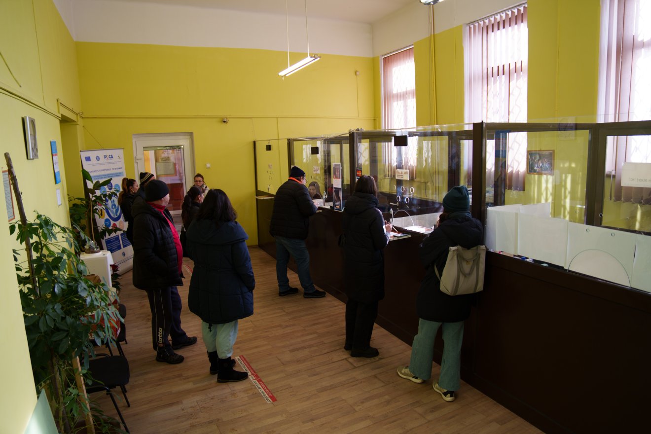 Kézdivásárhelyen az első három napban 444-en törlesztették az adójukat &bullet;  Fotó: Tuchiluș Alex