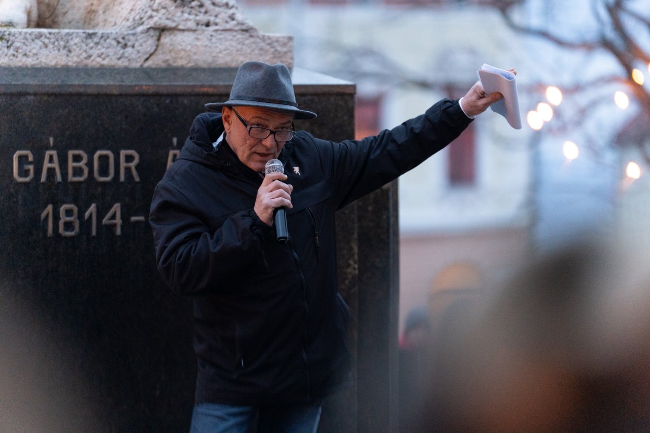 Balázs Attila többször is hangsúlyozta, tiltakozásuk főként a kormány adópolitikája ellen szól