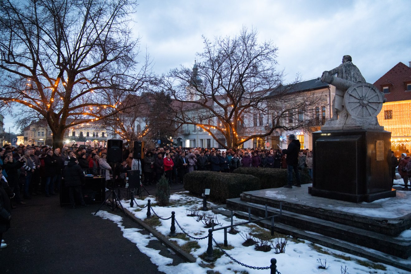 Bekiabálások közben a „hazugság”, „tolvajok” és „munkahelyek” szavak hangoztak el legtöbbször