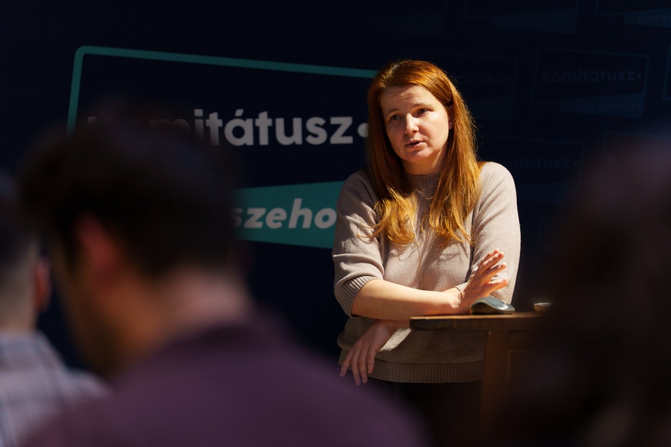 Borsos Orsolya a Komitátusz által szervezett előadáson beszélt a médiaszabályozás jogi kereteiről &bullet;  Fotó: Tuchiluș Alex