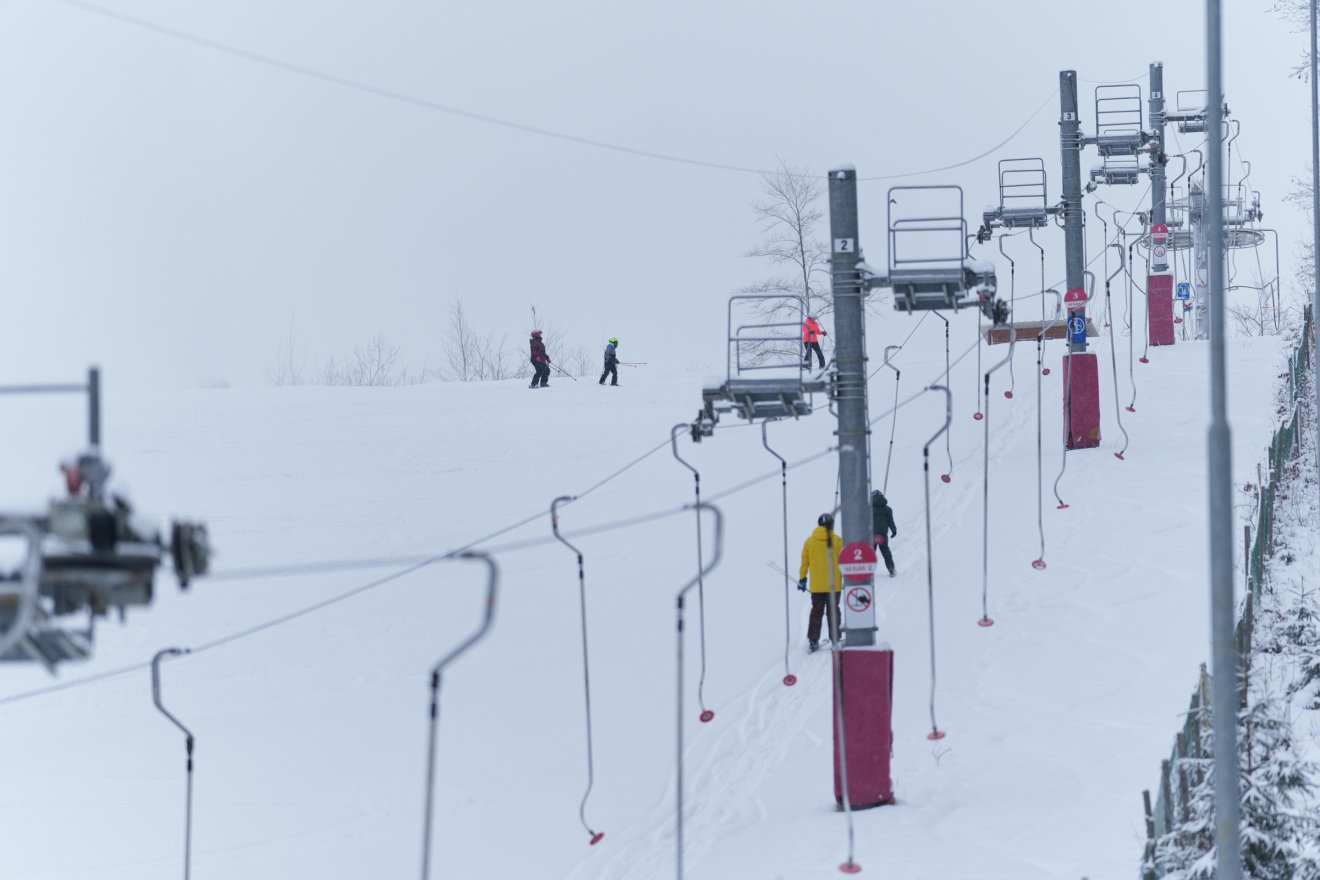 Kovászna megyében jelenleg a sugásfürdői kis pálya (a fotón), valamint a nagypataki Oprea sípálya működik &bullet;  Fotó: Tuchiluș Alex