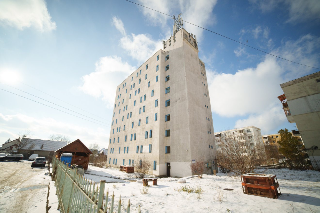 Ebben az épületben működik a sepsiszentgyörgyi hajléktalanszálló &bullet;  Fotó: Tuchiluș Alex