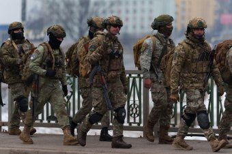 Védelmi miniszter: nem csökkennek a katonai nyugdíjak, mint ahogy a fizetések sem