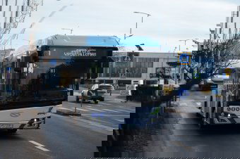 Napelemparkból töltenék Sepsiszentgyörgy bővülő elektromos buszparkját