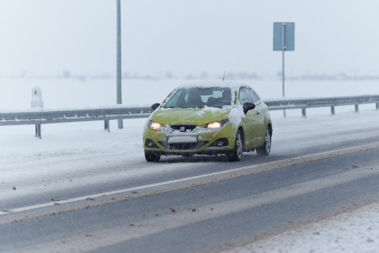 Újabb riasztásokat adtak ki havazás, heves szél, hóviharok miatt; Erdély is érintett