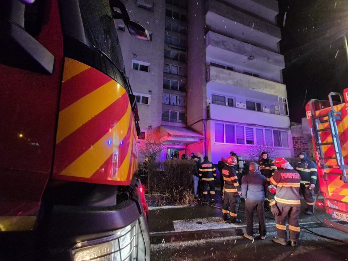 Negyven lakót evakuáltak egy tömbháztűz miatt Sepsiszentgyörgyön