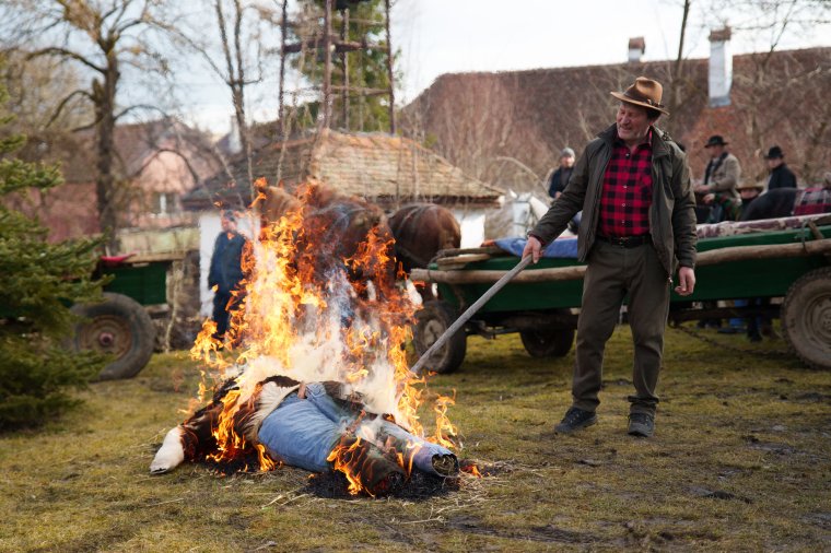 Egy nap alatt háromszor is eltemették a farsangot