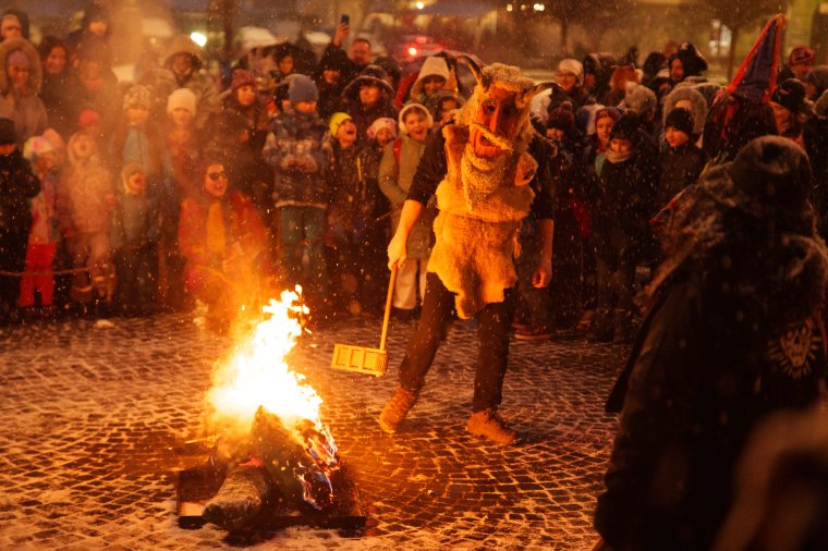 Farsangtemetés Sepsiszentgyörgyön: harminc éve viszik vásárra a kecskét, de eladni sosem sikerül