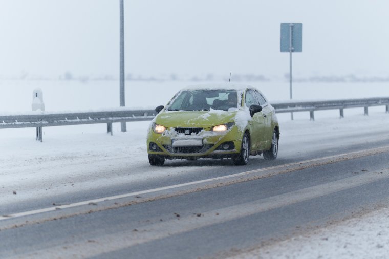 Újabb riasztásokat adtak ki havazás, heves szél, hóviharok miatt; Erdély is érintett