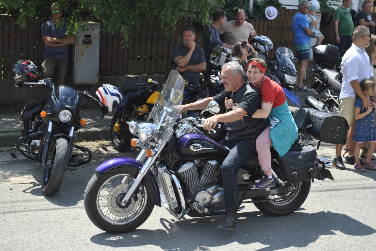 A bikafalvi gyülekezet motorozni vitte a szellemi sérülteket Rád is szükség van címszó alatt &bullet;  Fotó: Diakónia Alapítvány Sepsiszentgyörgy