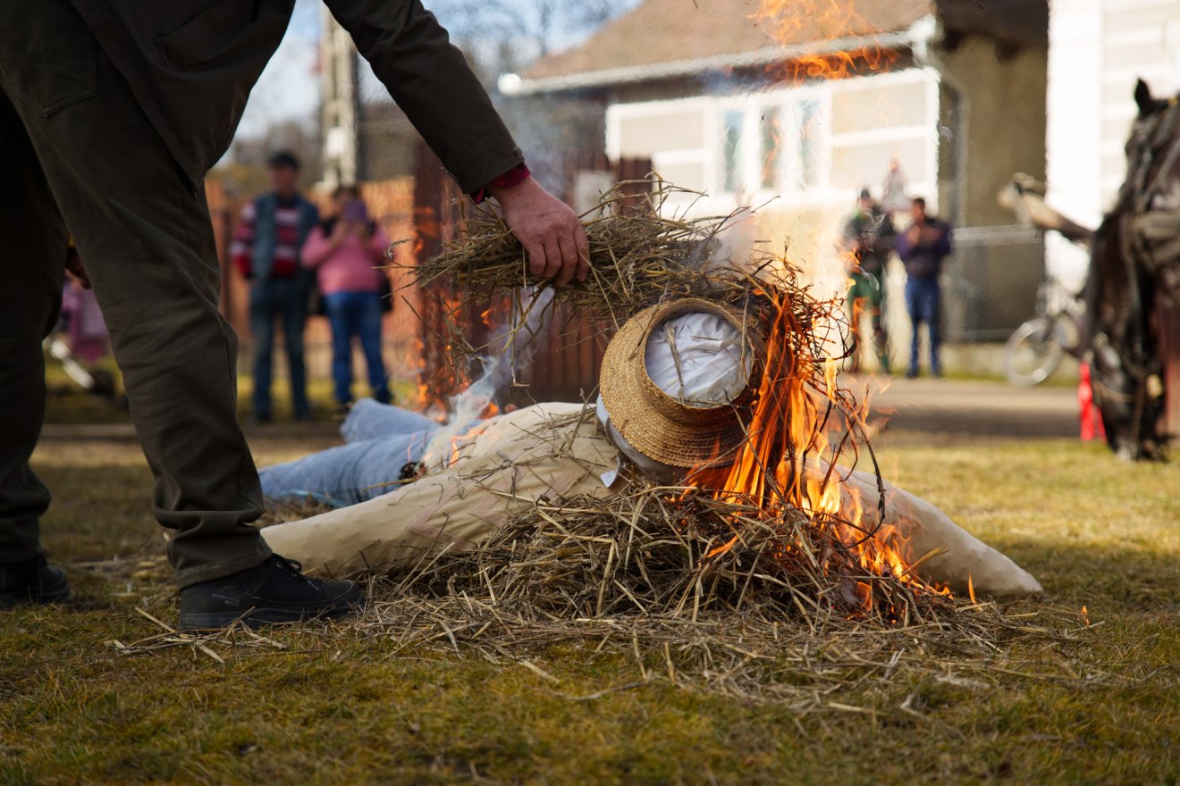 Nagy vigasság közepette szomorú véget ért Illés &bullet;  Fotó: Tuchiluș Alex
