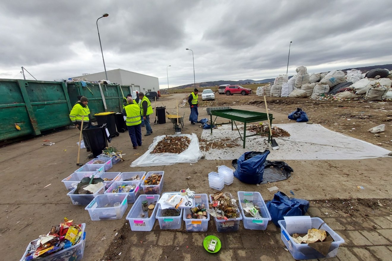 A hulladékot szétválogatták, kimérték, felmérték – falun és városon egyaránt &bullet;  Fotó: Dávid Sándor