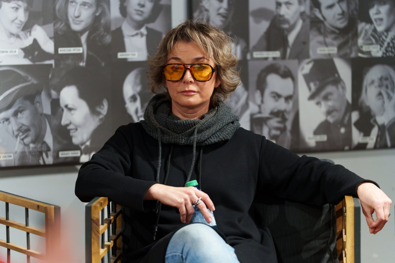 Pál Ferenczi Gyöngyi:  az előadásban semmi és senki nem az, aminek és akinek látszik &bullet;  Fotó: Tuchiluș Alex