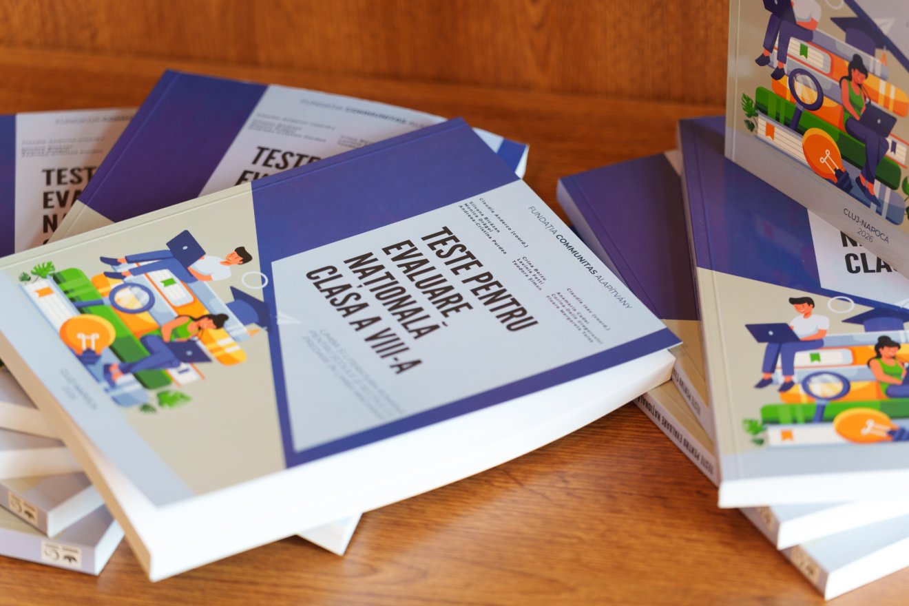 Az új kiadványt minden magyar nyolcadikos ingyen kapja kézhez &bullet;  Fotó: Tuchiluș Alex