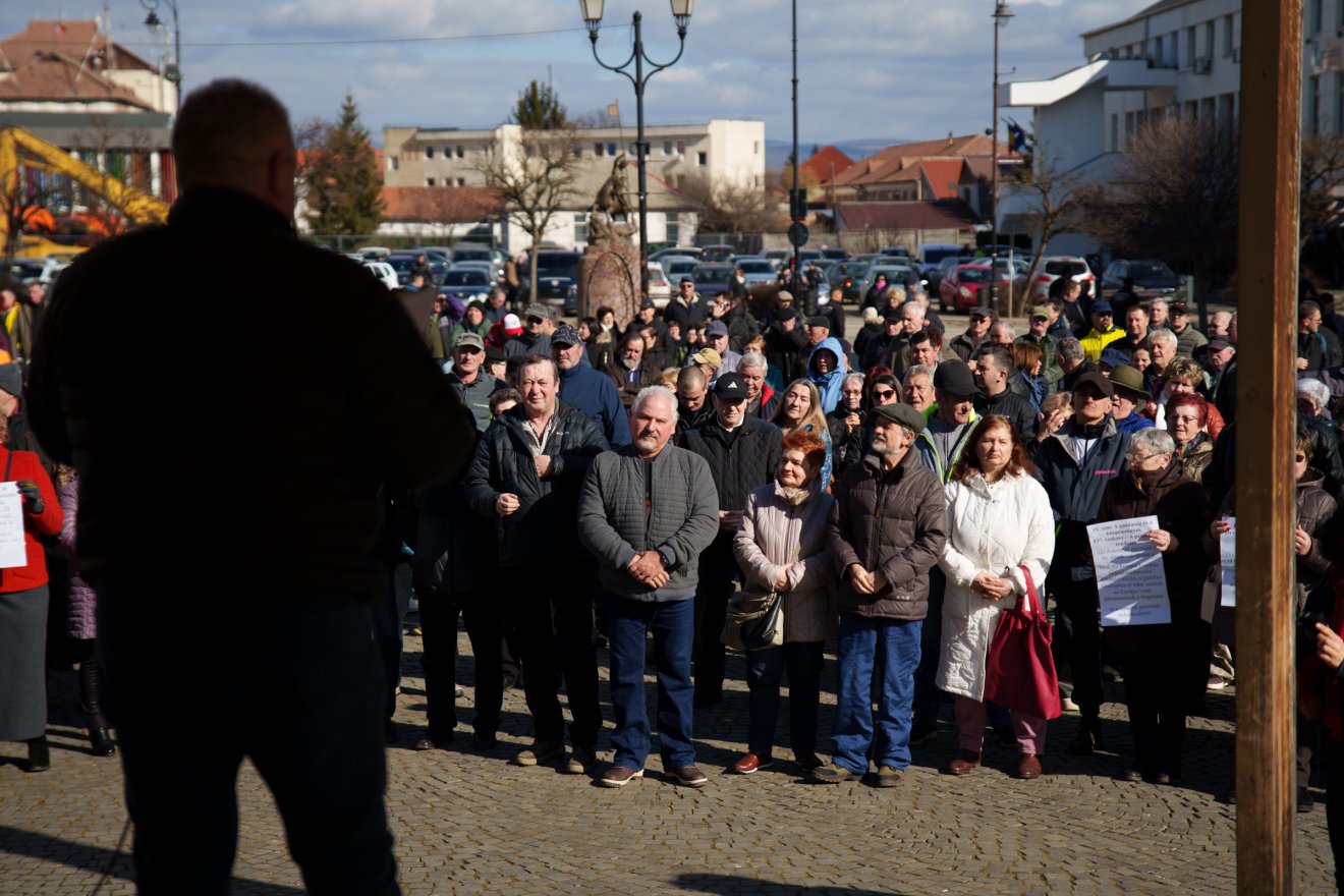 Többnyire középkorúak és nyugdíjasok tiltakoztak február 14-én Sepsiszentgyörgyön &bullet;  Fotó: Tuchiluș Alex