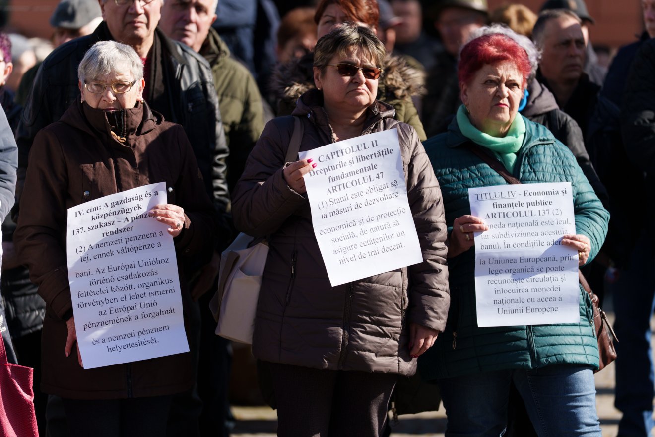 Törvénycikkelyekre hivatkozva követeltek méltányos terheket a városlakók &bullet;  Fotó: Tuchiluș Alex