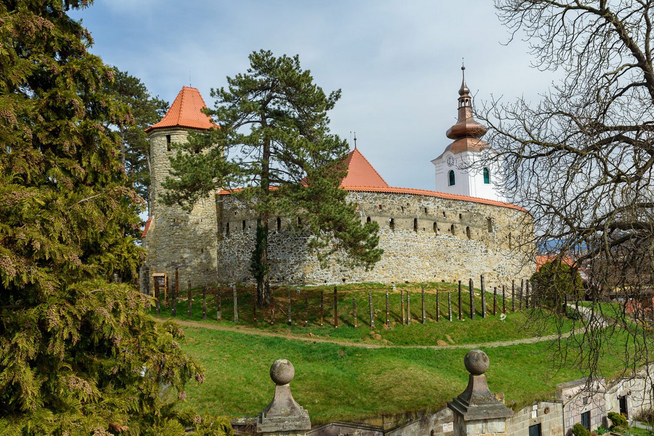 &bullet;  Fotó: sepsimuemlek.ro