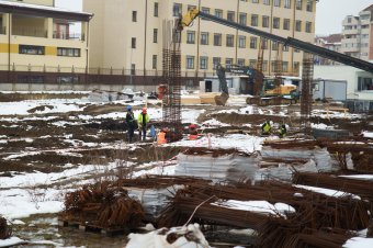Kezdenek látszani az új bölcsőde kontúrjai a sepsiszentgyörgyi Olt-negyedben