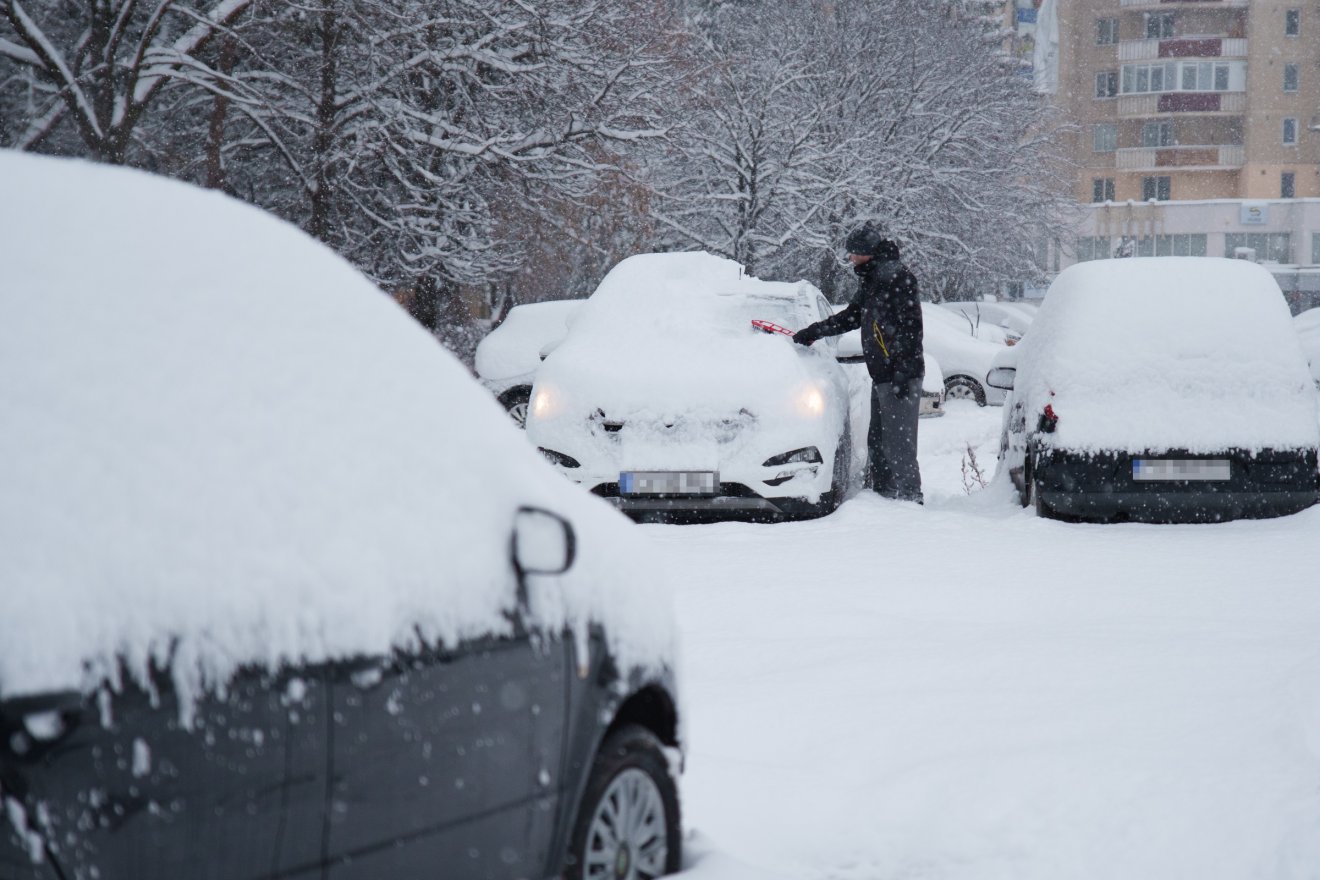 Nehezen indult a reggel a havazás miatt a székelyföldi városokban
