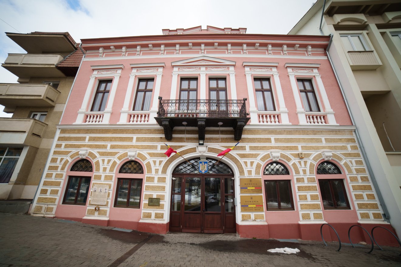 Felfüggesztette a Kovászna Megyei Törvényszék a leépítéseket előíró prefektusi rendeletet