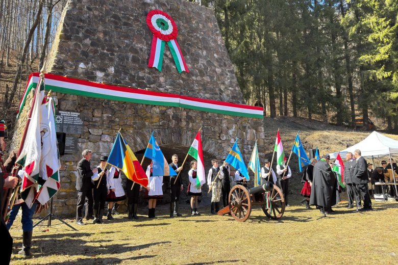 Nacsa Lőrinc: el a kezekkel a külhoni magyaroktól!