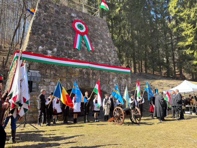 Nacsa Lőrinc: el a kezekkel a külhoni magyaroktól!