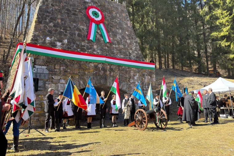 Nacsa Lőrinc: el a kezekkel a külhoni magyaroktól!