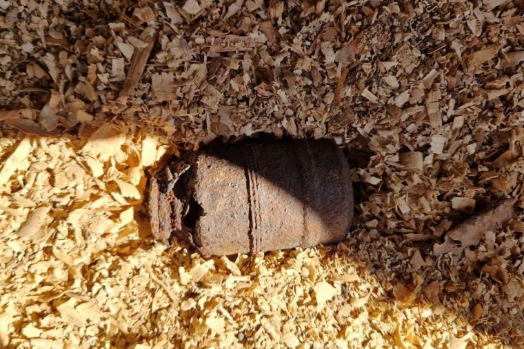 Kézigránátot találtak egy felcsíki lakóház udvarán