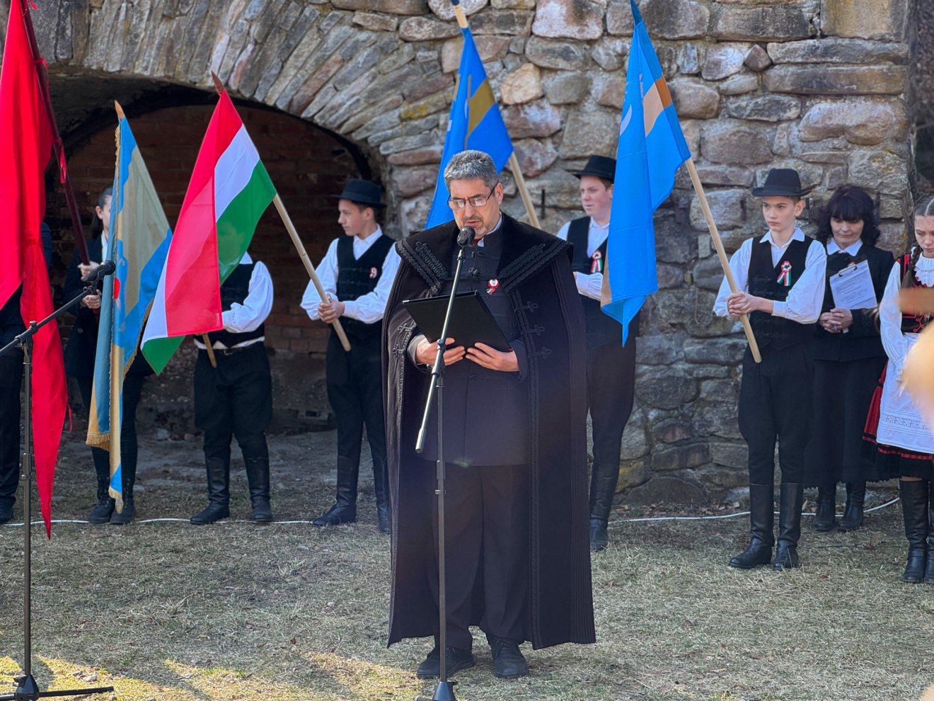 Imát és áldást mondott Tüzesi-Bölöni Ferenc olaszteleki református esperes-lelkipásztor &bullet;  Fotó: Farkas Orsolya