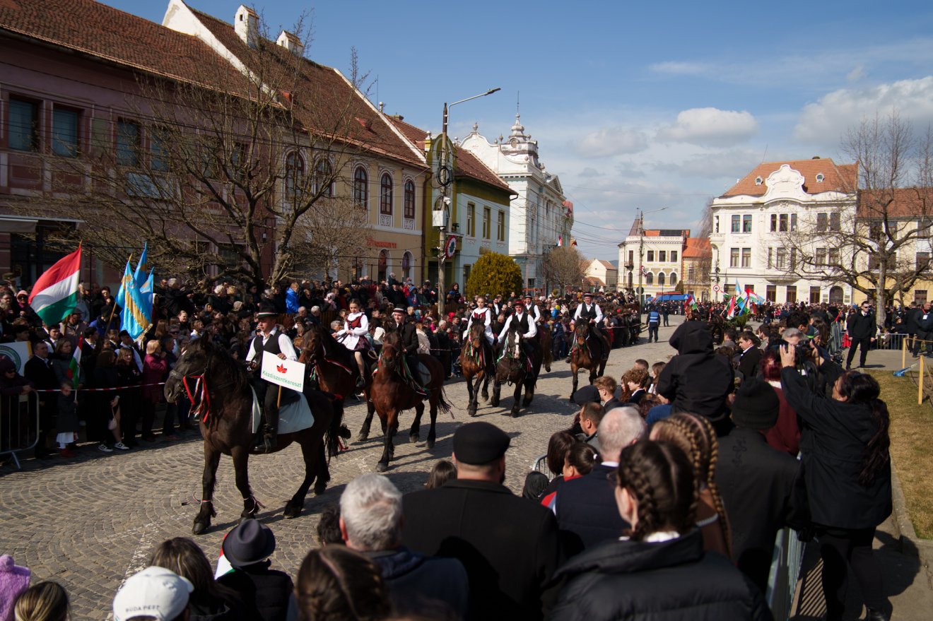 A szokásos lovas-szekeres felvonulás ezúttal sem maradt el