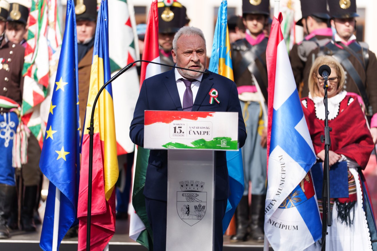 Bokor Tibor polgármester köszöntötte az ünneplőket