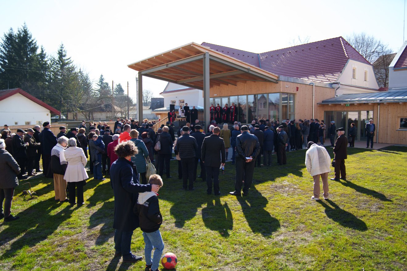 A fogarasi óvoda udvarán ünnepelt a helyi magyar közösség &bullet;  Fotó: Tuchiluș Alex