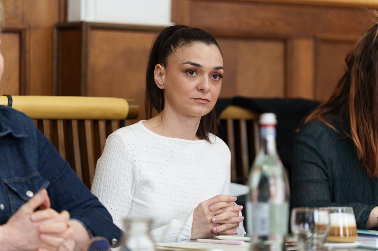 Damian Dia, a Kónya Ádám Művelődési Ház a kézműves vásárral kapcsolatos tudnivalókról tájékoztatott &bullet;  Fotó: Tuchiluș Alex