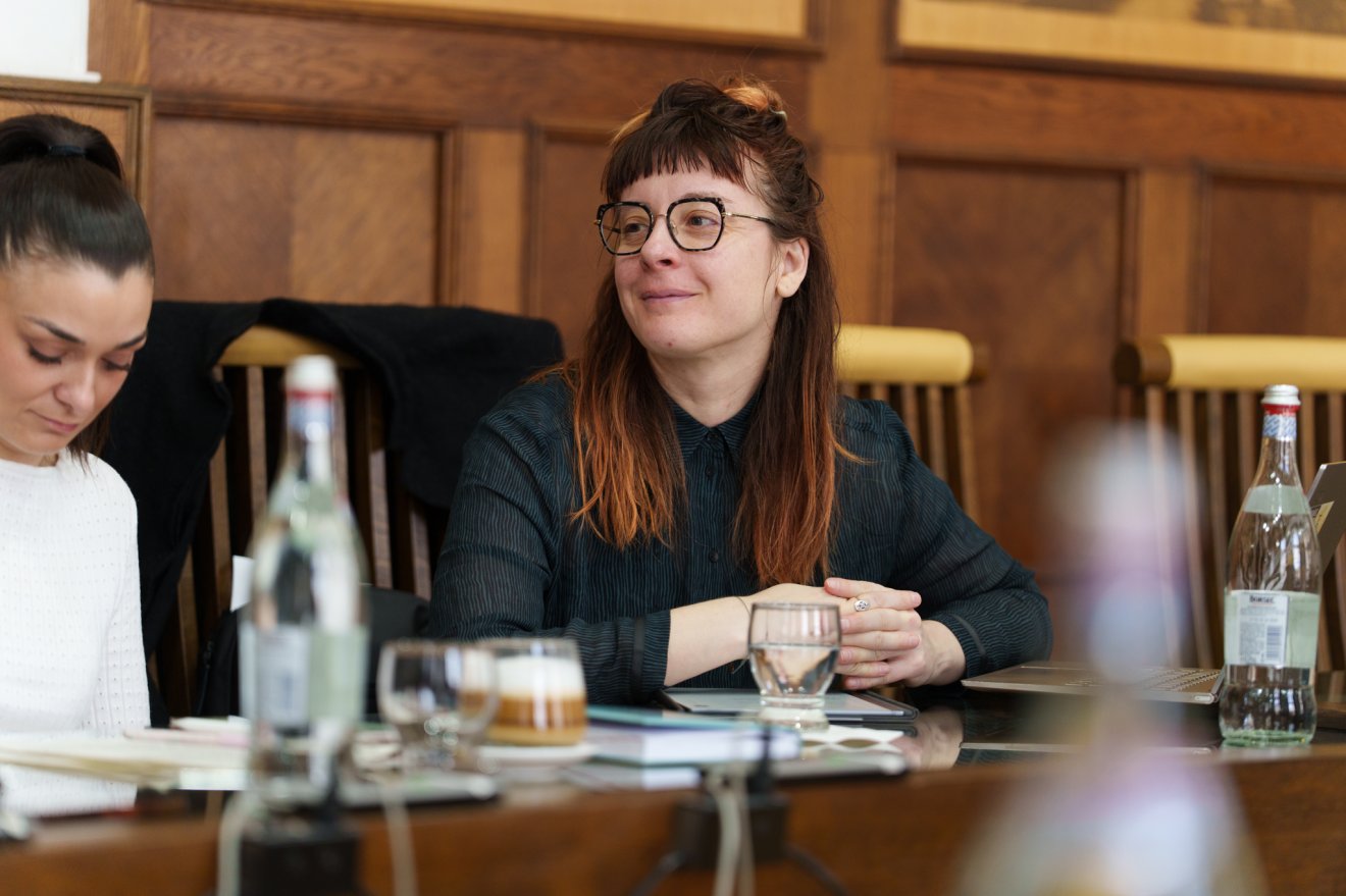 Knop Ildikó programkoordinátor átrajzolta a városnapok térképét: idén egyetlen színpadon osztoznak a helyi és erdélyi fellépők &bullet;  Fotó: Tuchiluș Alex