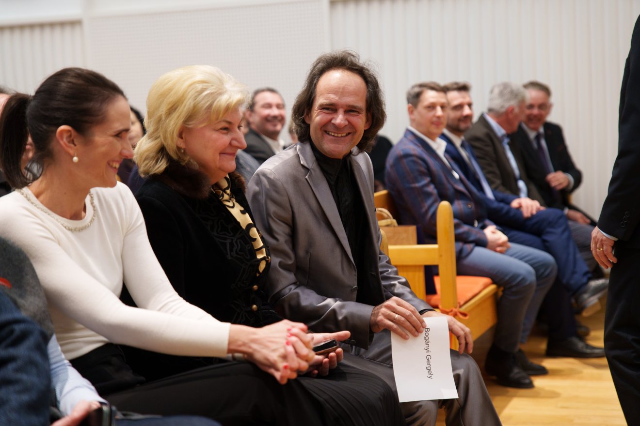 A zongorát megálmodója és megalkotója, Bogányi Gergely avatta fel &bullet;  Fotó: Tuchiluș Alex